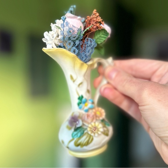 VTG Mini Faux Florals + Lace In 3D Floral Textured Victorian Styled Vase Art - Picture 7 of 7